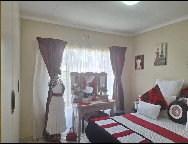 2 BEDROOM TOWNHOUSE FOR SALE IN DALVIEW